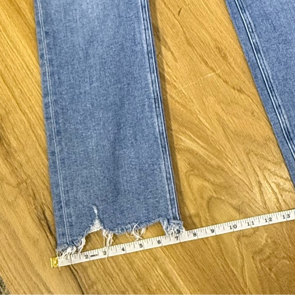 PAIGE Jeans Cindy High Rise Straight Leg Distressed Raw Hem Medium Wash size 29 - Picture 3 of 9